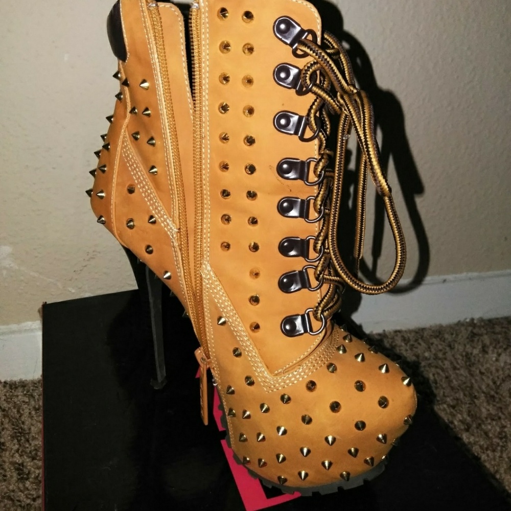 6in studded boot.